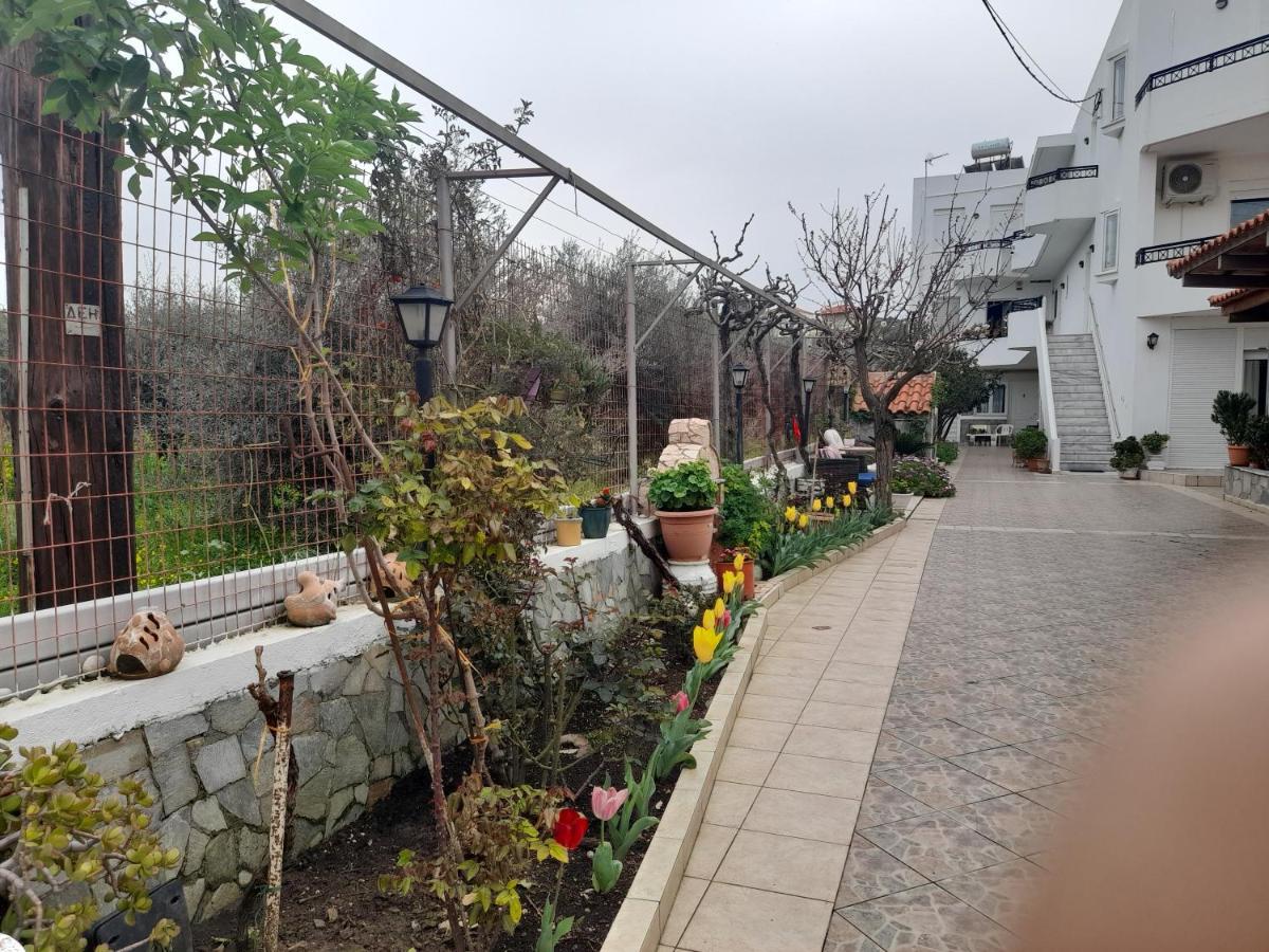 Rose Garden Apartments Pigí Buitenkant foto